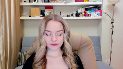 Snapshot of kara_smith_ chatting on 12, 1, 2025 Kara. Off from 15th till 24th of December online show from 12, 1, 2025