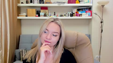 Snapshot of kara_smith_ chatting on 9, 2, 2025 Kara. Off from 15th till 24th of December online show from 9, 2, 2025