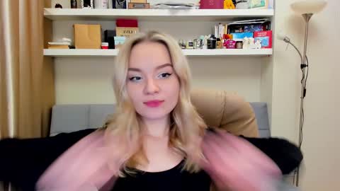 Snapshot of kara_smith_ chatting on 17, 2, 2025 Kara. Off from 15th till 24th of December online show from 17, 2, 2025