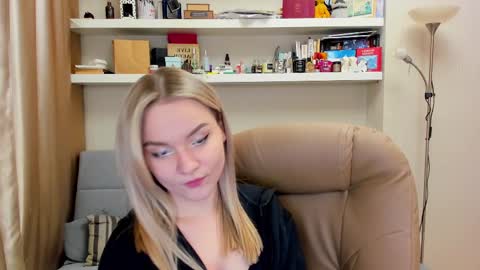 Snapshot of kara_smith_ chatting on 27, 2, 2025 Kara. Off from 15th till 24th of December online show from 27, 2, 2025