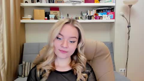 Snapshot of kara_smith_ chatting on 2, 3, 2025 Kara. Off from 15th till 24th of December online show from 2, 3, 2025