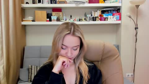 Snapshot of kara_smith_ chatting on 6, 3, 2025 Kara. Off from 15th till 24th of December online show from 6, 3, 2025