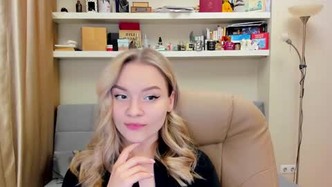 Snapshot of kara_smith_ chatting on 7, 3, 2025 Kara. Off from 15th till 24th of December online show from 7, 3, 2025