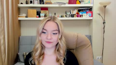 Snapshot of kara_smith_ chatting on 7, 3, 2025 Kara. Off from 15th till 24th of December online show from 7, 3, 2025