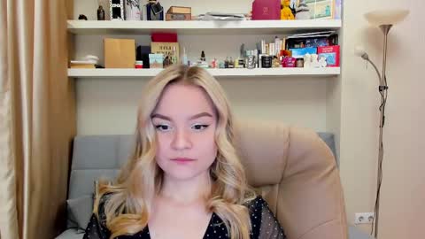 Snapshot of kara_smith_ chatting on 8, 3, 2025 Kara. Off from 15th till 24th of December online show from 8, 3, 2025