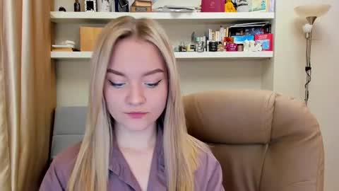 Snapshot of kara_smith_ chatting on 12, 3, 2025 Kara. Off from 15th till 24th of December online show from 12, 3, 2025