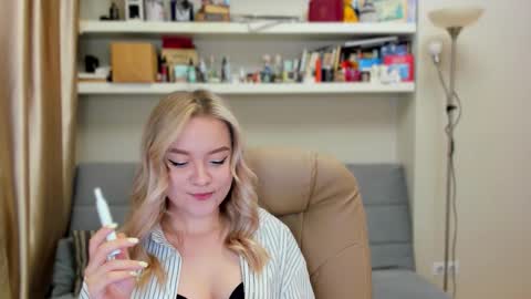 Snapshot of kara_smith_ chatting on 14, 9, 2025 Kara. Off from 15th till 24th of December online show from 14, 9, 2025