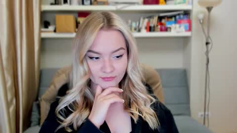 Snapshot of kara_smith_ chatting on 16, 9, 2025 Kara. Off from 15th till 24th of December online show from 16, 9, 2025