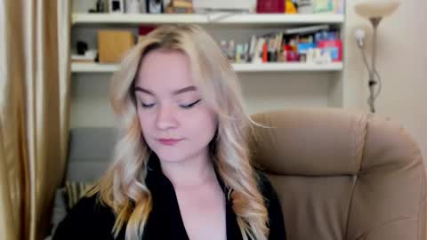 Snapshot of kara_smith_ chatting on 17, 9, 2025 Kara. Off from 15th till 24th of December online show from 17, 9, 2025