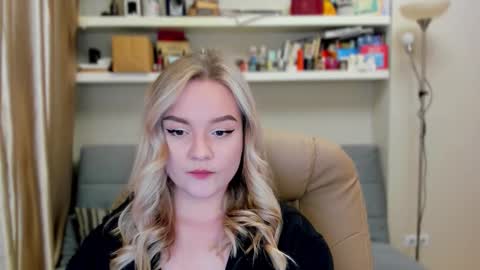 Snapshot of kara_smith_ chatting on 2, 10, 2025 Kara. Off from 15th till 24th of December online show from 2, 10, 2025