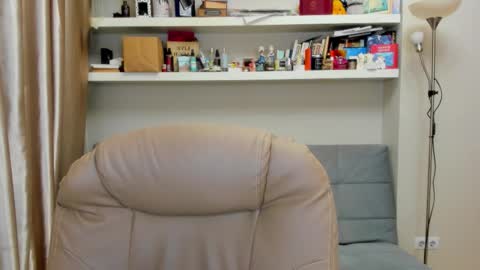 Snapshot of kara_smith_ chatting on 4, 10, 2025 Kara. Off from 15th till 24th of December online show from 4, 10, 2025