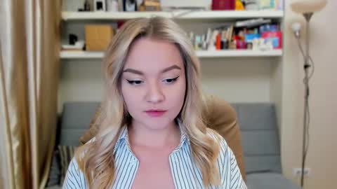 Snapshot of kara_smith_ chatting on 5, 10, 2025 Kara. Off from 15th till 24th of December online show from 5, 10, 2025