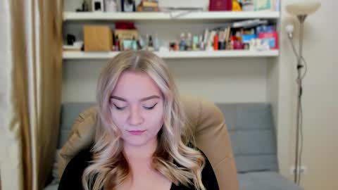 Snapshot of kara_smith_ chatting on 8, 10, 2025 Kara. Off from 15th till 24th of December online show from 8, 10, 2025