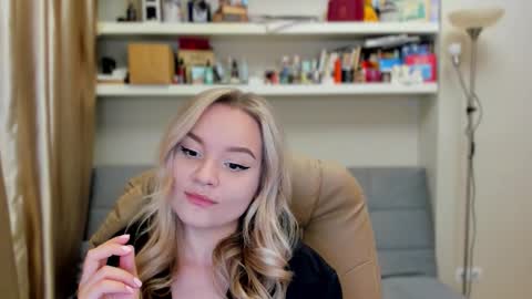 Snapshot of kara_smith_ chatting on 9, 10, 2025 Kara. Off from 15th till 24th of December online show from 9, 10, 2025