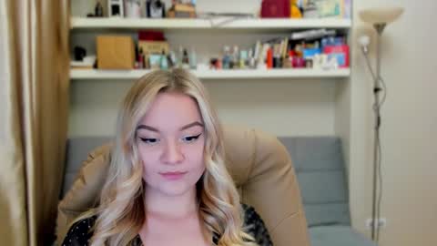 Snapshot of kara_smith_ chatting on 10, 10, 2025 Kara. Off from 15th till 24th of December online show from 10, 10, 2025