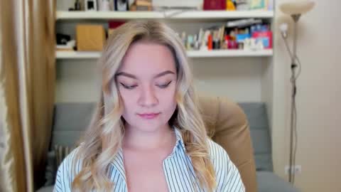 Snapshot of kara_smith_ chatting on 12, 10, 2025 Kara. Off from 15th till 24th of December online show from 12, 10, 2025