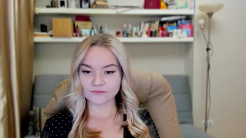 Snapshot of kara_smith_ chatting on 17, 10, 2025 Kara. Off from 15th till 24th of December online show from 17, 10, 2025