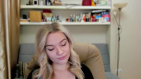 Snapshot of kara_smith_ chatting on 18, 10, 2025 Kara. Off from 15th till 24th of December online show from 18, 10, 2025