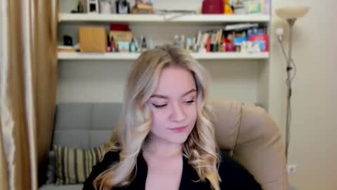 Snapshot of kara_smith_ chatting on 19, 10, 2025 Kara. Off from 15th till 24th of December online show from 19, 10, 2025