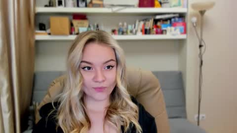 Snapshot of kara_smith_ chatting on 23, 10, 2025 Kara. Off from 15th till 24th of December online show from 23, 10, 2025