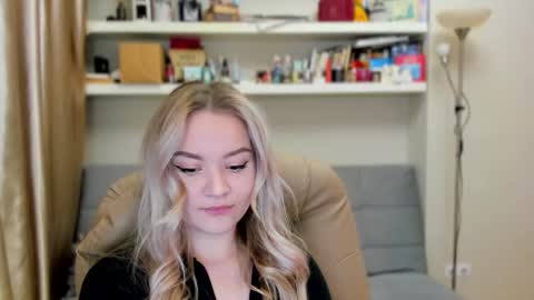 Snapshot of kara_smith_ chatting on 25, 10, 2025 Kara. Off from 15th till 24th of December online show from 25, 10, 2025