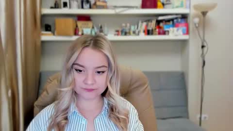 Snapshot of kara_smith_ chatting on 26, 10, 2025 Kara. Off from 15th till 24th of December online show from 26, 10, 2025