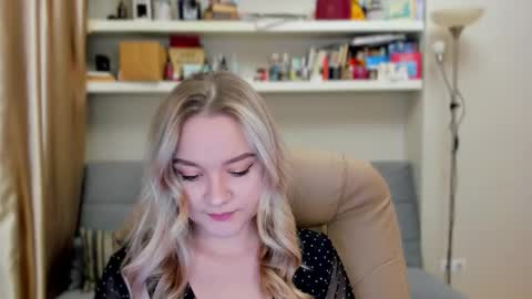 Snapshot of kara_smith_ chatting on 31, 10, 2025 Kara. Off from 15th till 24th of December online show from 31, 10, 2025