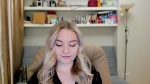 Snapshot of kara_smith_ chatting on 1, 11, 2025 Kara. Off from 15th till 24th of December online show from 1, 11, 2025