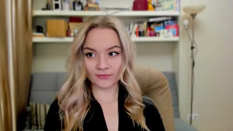 Snapshot of kara_smith_ chatting on 2, 11, 2025 Kara. Off from 15th till 24th of December online show from 2, 11, 2025