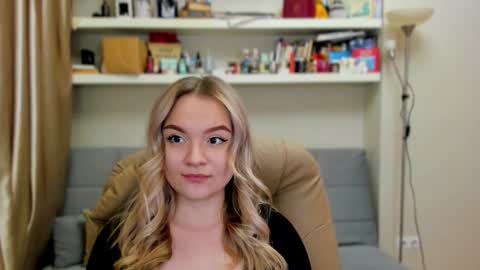 Snapshot of kara_smith_ chatting on 6, 11, 2025 Kara. Off from 15th till 24th of December online show from 6, 11, 2025