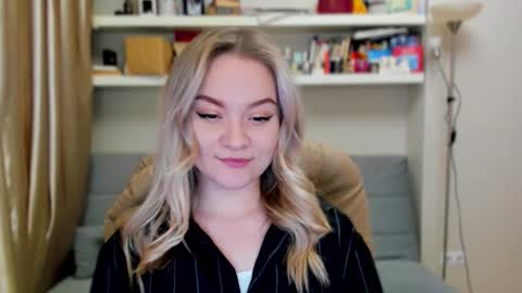 Snapshot of kara_smith_ chatting on 8, 11, 2025 Kara. Off from 15th till 24th of December online show from 8, 11, 2025