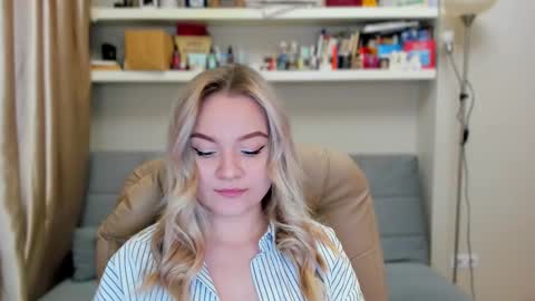 Snapshot of kara_smith_ chatting on 9, 11, 2025 Kara. Off from 15th till 24th of December online show from 9, 11, 2025