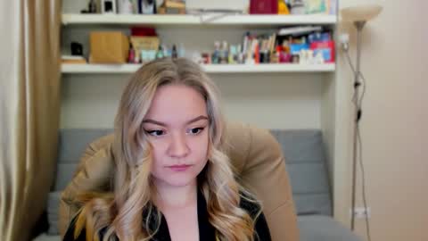 Snapshot of kara_smith_ chatting on 15, 11, 2025 Kara. Off from 15th till 24th of December online show from 15, 11, 2025