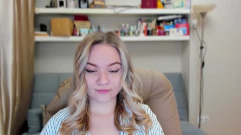 Snapshot of kara_smith_ chatting on 20, 11, 2025 Kara. Off from 15th till 24th of December online show from 20, 11, 2025