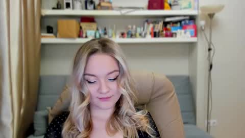 Snapshot of kara_smith_ chatting on 21, 11, 2025 Kara. Off from 15th till 24th of December online show from 21, 11, 2025