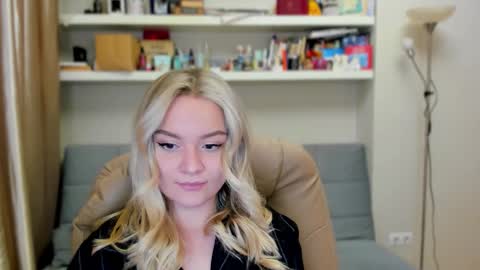 Snapshot of kara_smith_ chatting on 3, 12, 2025 Kara. Off from 15th till 24th of December online show from 3, 12, 2025