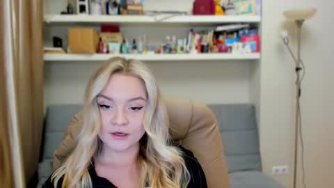 Snapshot of kara_smith_ chatting on 4, 12, 2025 Kara. Off from 15th till 24th of December online show from 4, 12, 2025