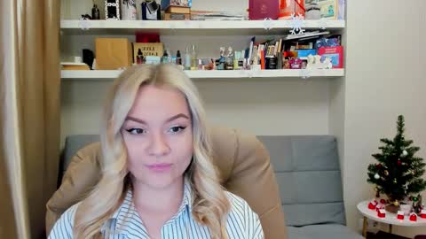 Snapshot of kara_smith_ chatting on 13, 12, 2025 Kara. Off from 15th till 24th of December online show from 13, 12, 2025