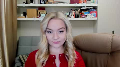 Snapshot of kara_smith_ chatting on 14, 12, 2025 Kara. Off from 15th till 24th of December online show from 14, 12, 2025