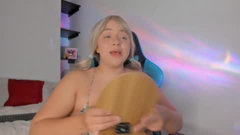 Snapshot of kariina_wong chatting on 4, 6, 2026 kariina_wong online show from 4, 6, 2026
