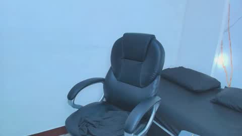 karla_hilton1 online show from 20, 11, 2025