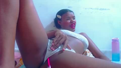 Snapshot of karla_latina_28 chatting on 18, 9, 2025 karla latina 28 online show from 18, 9, 2025