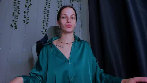 karla_lim online show from 12, 11, 2025