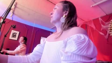 Snapshot of karlaa_evanss chatting on 30, 10, 2025 carla online show from 30, 10, 2025