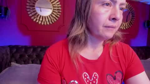 Snapshot of karlaa_evanss chatting on 18, 11, 2025 carla online show from 18, 11, 2025