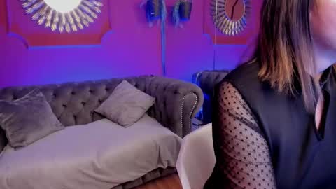 Snapshot of karlaa_evanss chatting on 14, 12, 2025 carla online show from 14, 12, 2025