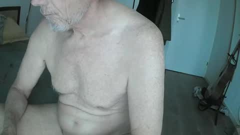 Snapshot of karledgar33 chatting on 11, 1, 2025 Karl online show from 11, 1, 2025