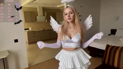 Snapshot of karlenegries chatting on 24, 10, 2025 Olivia online show from 24, 10, 2025