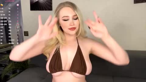 Snapshot of karlenegries chatting on 1, 12, 2025 Olivia online show from 1, 12, 2025