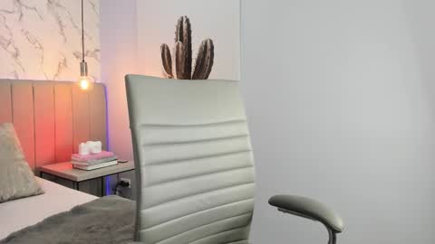 Snapshot of karlla_brown chatting on 10, 10, 2025 karlla_brown online show from 10, 10, 2025